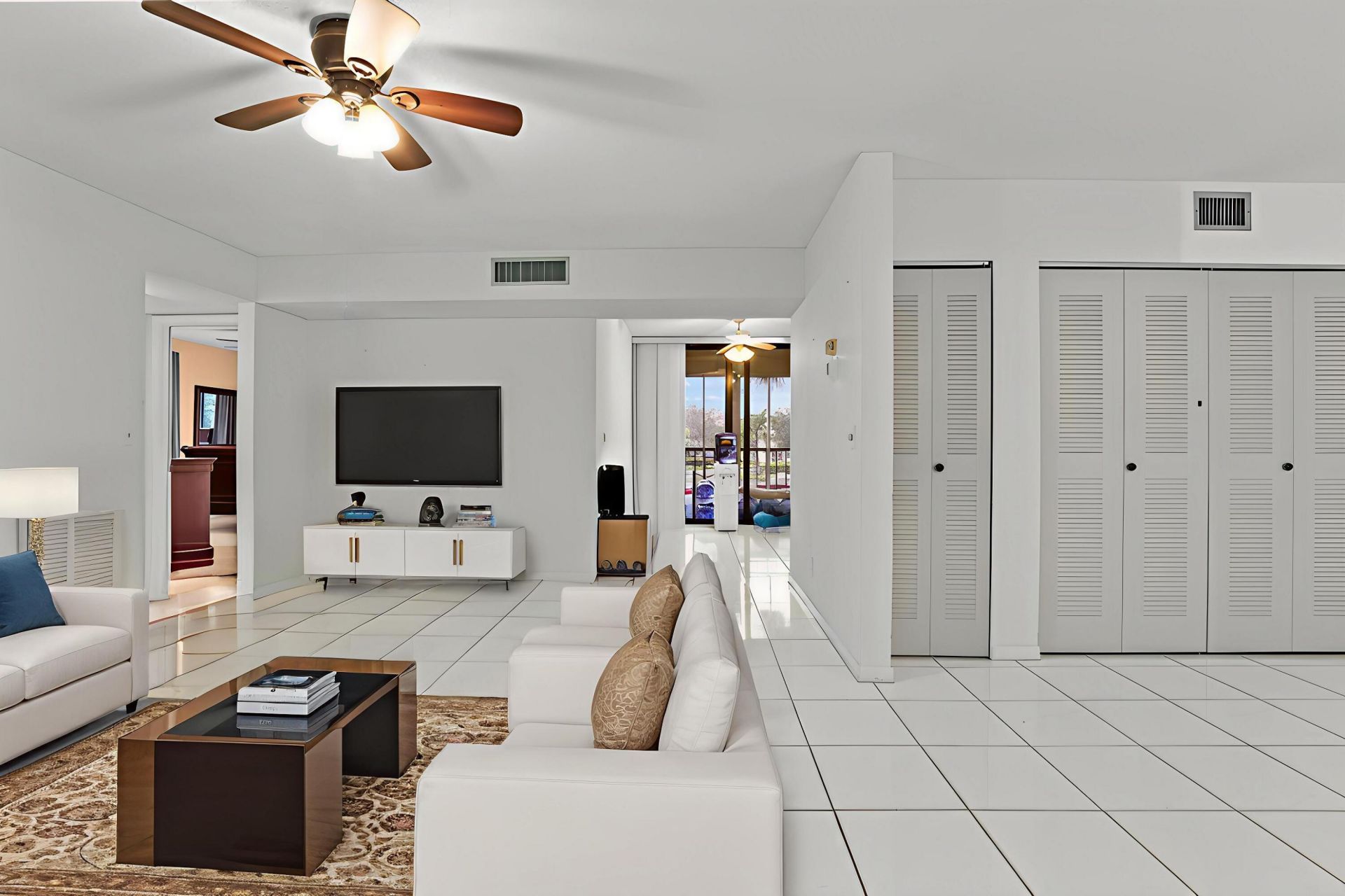 5280 Las Verdes Circle, Unit 219, Delray Beach, FL 33484 Photo