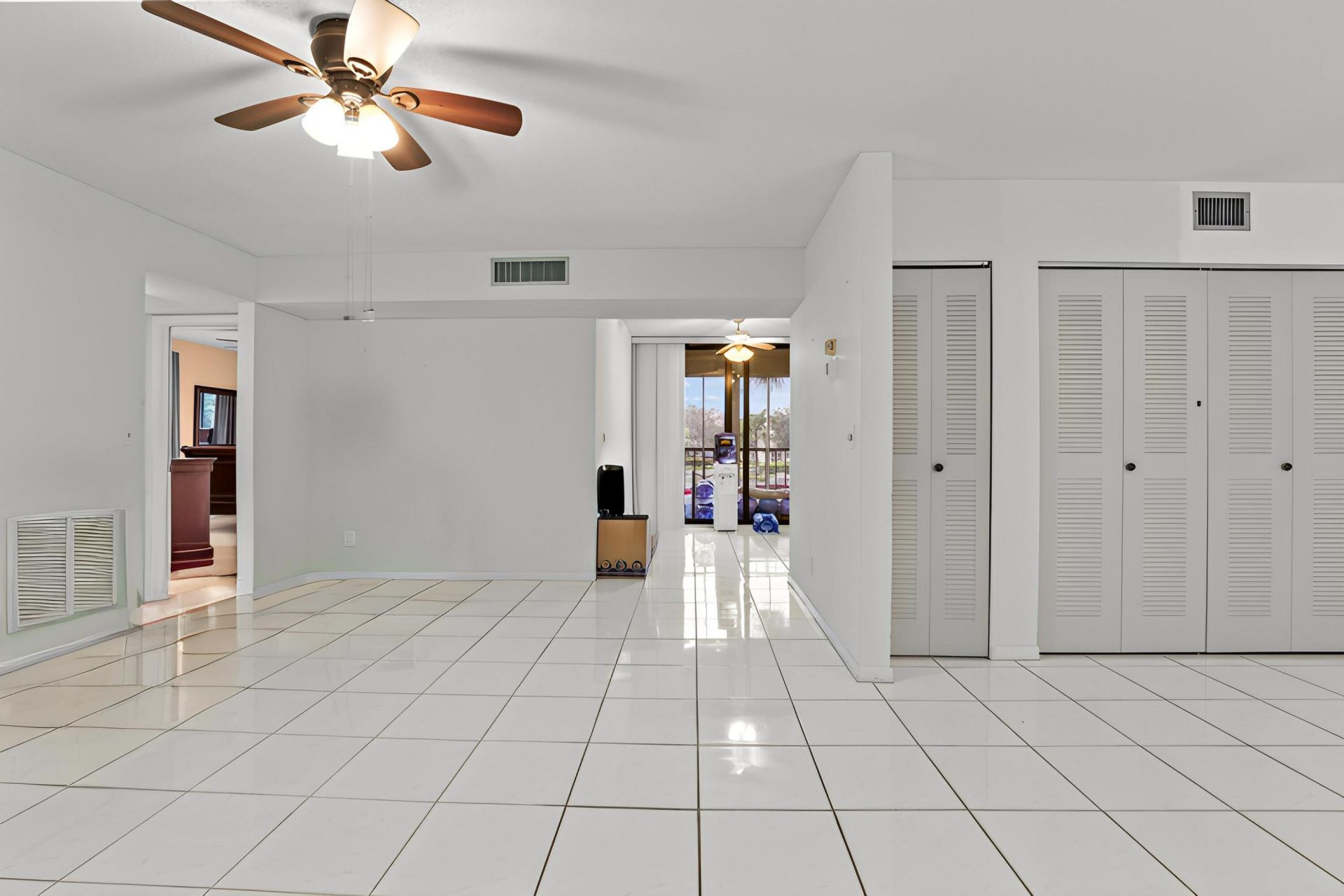 5280 Las Verdes Circle, Unit 219, Delray Beach, FL 33484 Photo