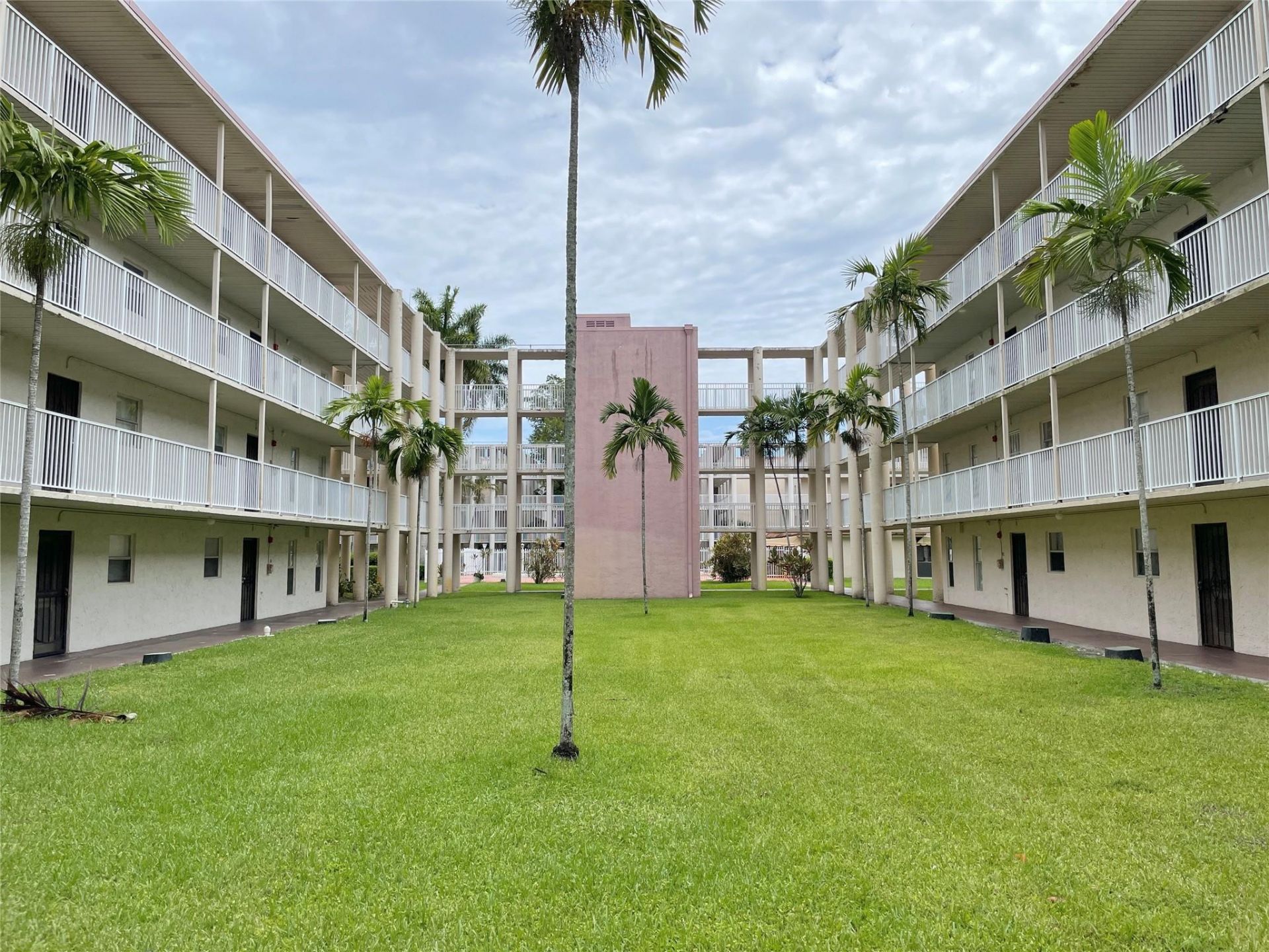 2800 NW 56th Avenue, Unit D402, Lauderhill, FL 33313 Photo