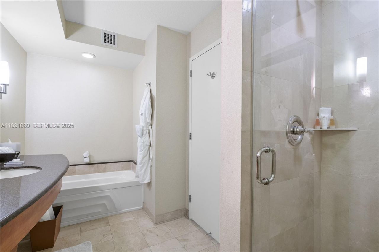 18001 Collins Ave, Unit 616, Sunny Isles Beach, FL 33160 Photo