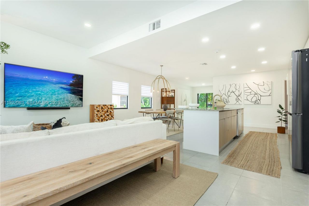 14000 NE 16th Ct, North Miami, FL 33181 Photo