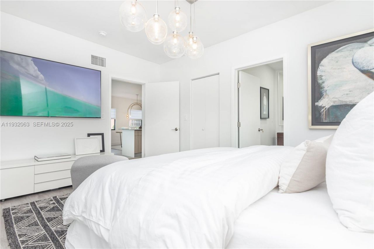 14000 NE 16th Ct, North Miami, FL 33181 Photo