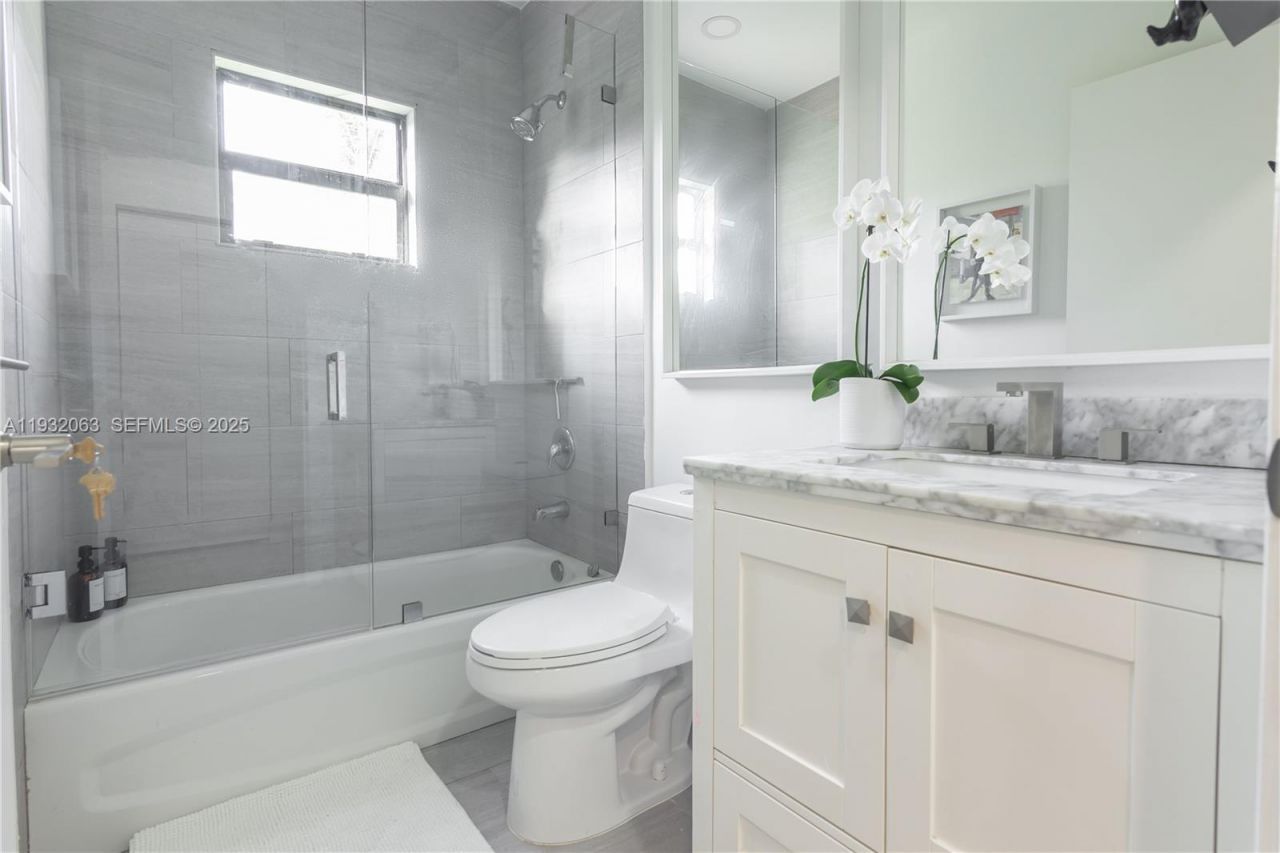 14000 NE 16th Ct, North Miami, FL 33181 Photo