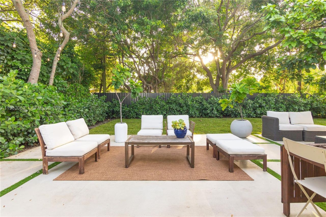 14000 NE 16th Ct, North Miami, FL 33181 Photo