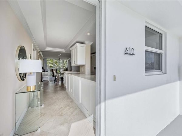 610 Broad AVE S, Unit J610, NAPLES, FL 34102