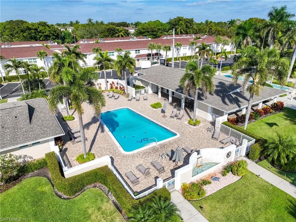 610 Broad Ave S, Unit J610, Naples, FL 34102 Photo