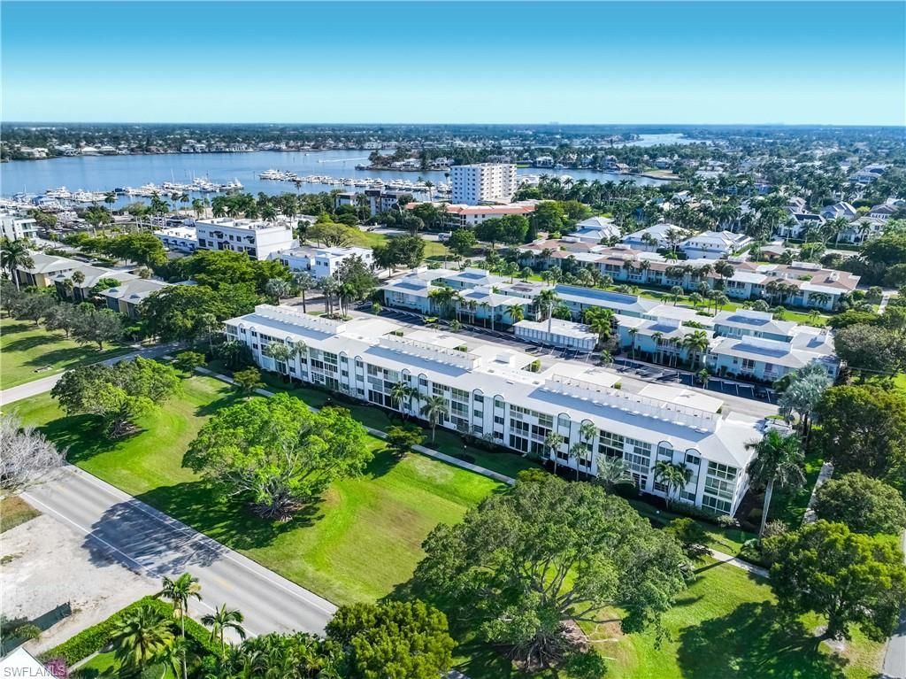 610 Broad Ave S, Unit J610, Naples, FL 34102 Photo