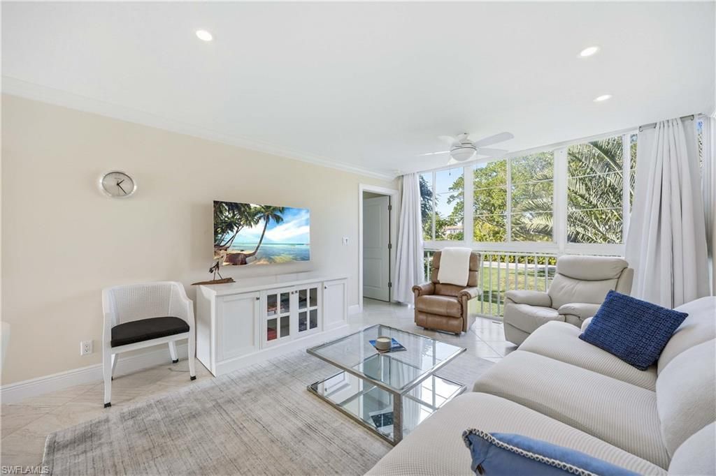 610 Broad Ave S, Unit J610, Naples, FL 34102 Photo