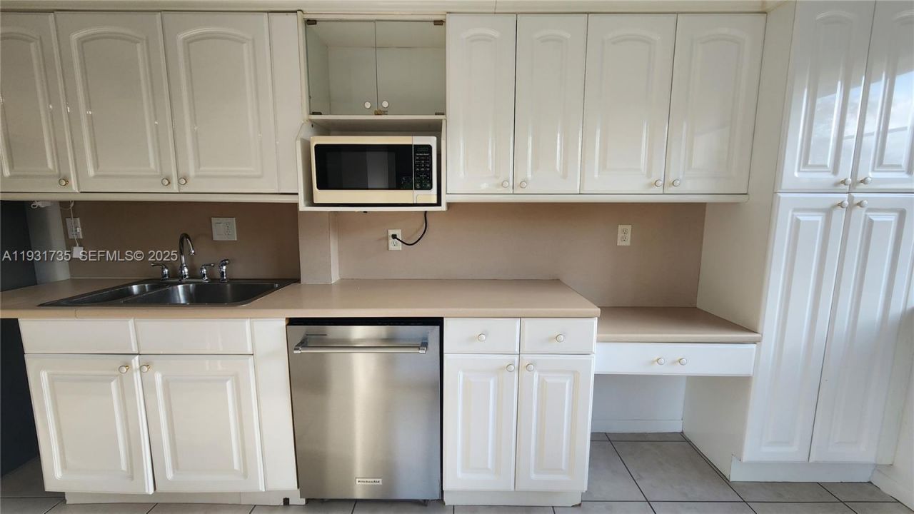 1891 N 61st Ave, Unit B215, Hollywood, FL 33024 Photo