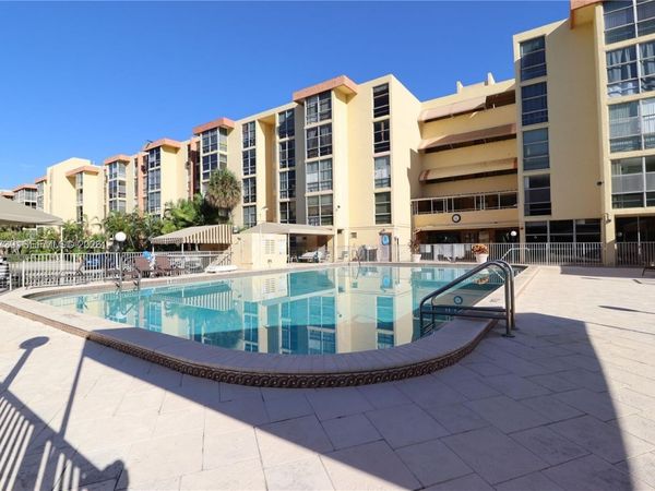 210 172nd St, Unit 426, Sunny Isles Beach, FL 33160