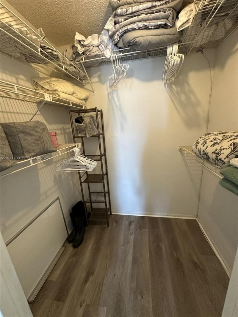 210 172nd St, Unit 426, Sunny Isles Beach, FL 33160 Photo