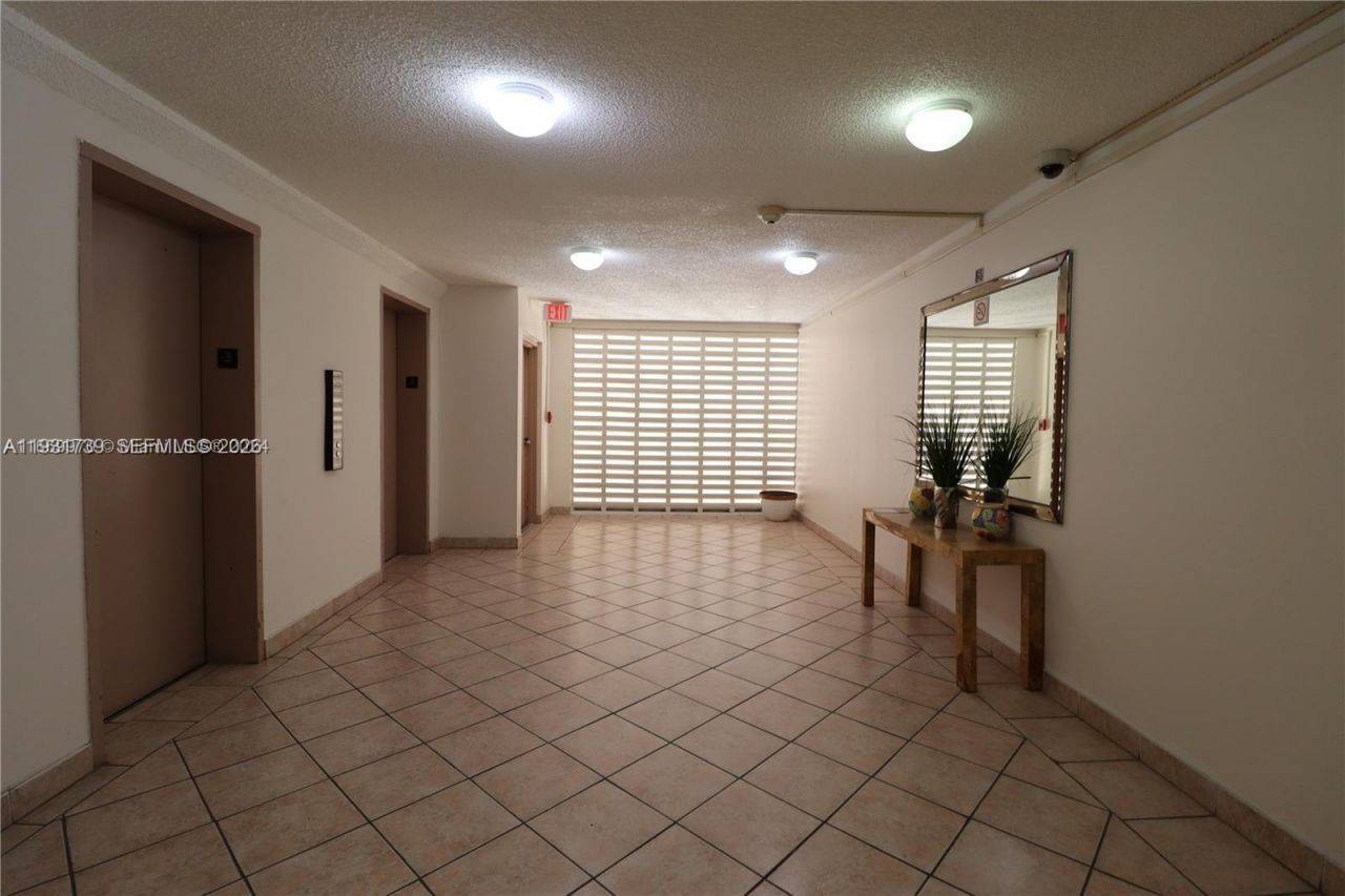 210 172nd St, Unit 426, Sunny Isles Beach, FL 33160 Photo