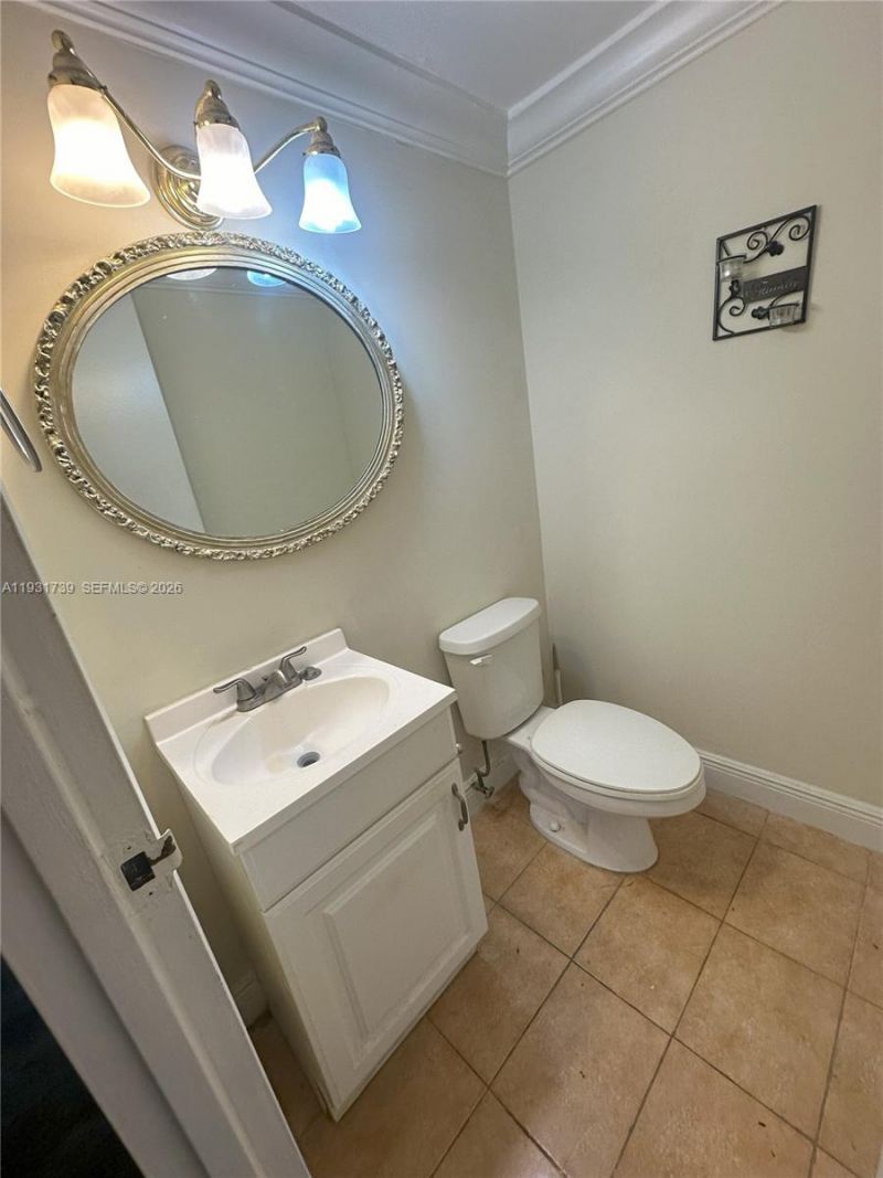 210 172nd St, Unit 426, Sunny Isles Beach, FL 33160 Photo