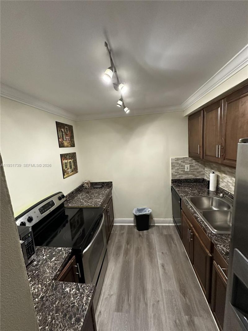 210 172nd St, Unit 426, Sunny Isles Beach, FL 33160 Photo