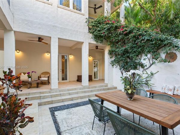 737 Alhambra Cir , Coral Gables, FL 33134