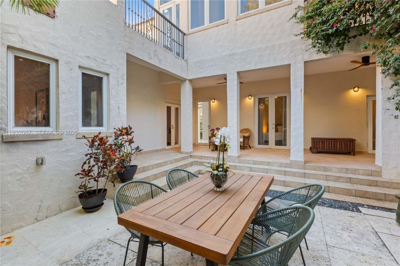 737 Alhambra Cir , Coral Gables, FL 33134 Photo