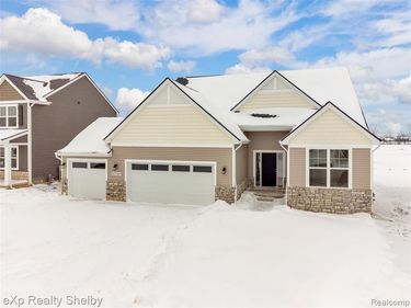 52169 Wellington Valley Drive, Macomb Twp, MI 48042