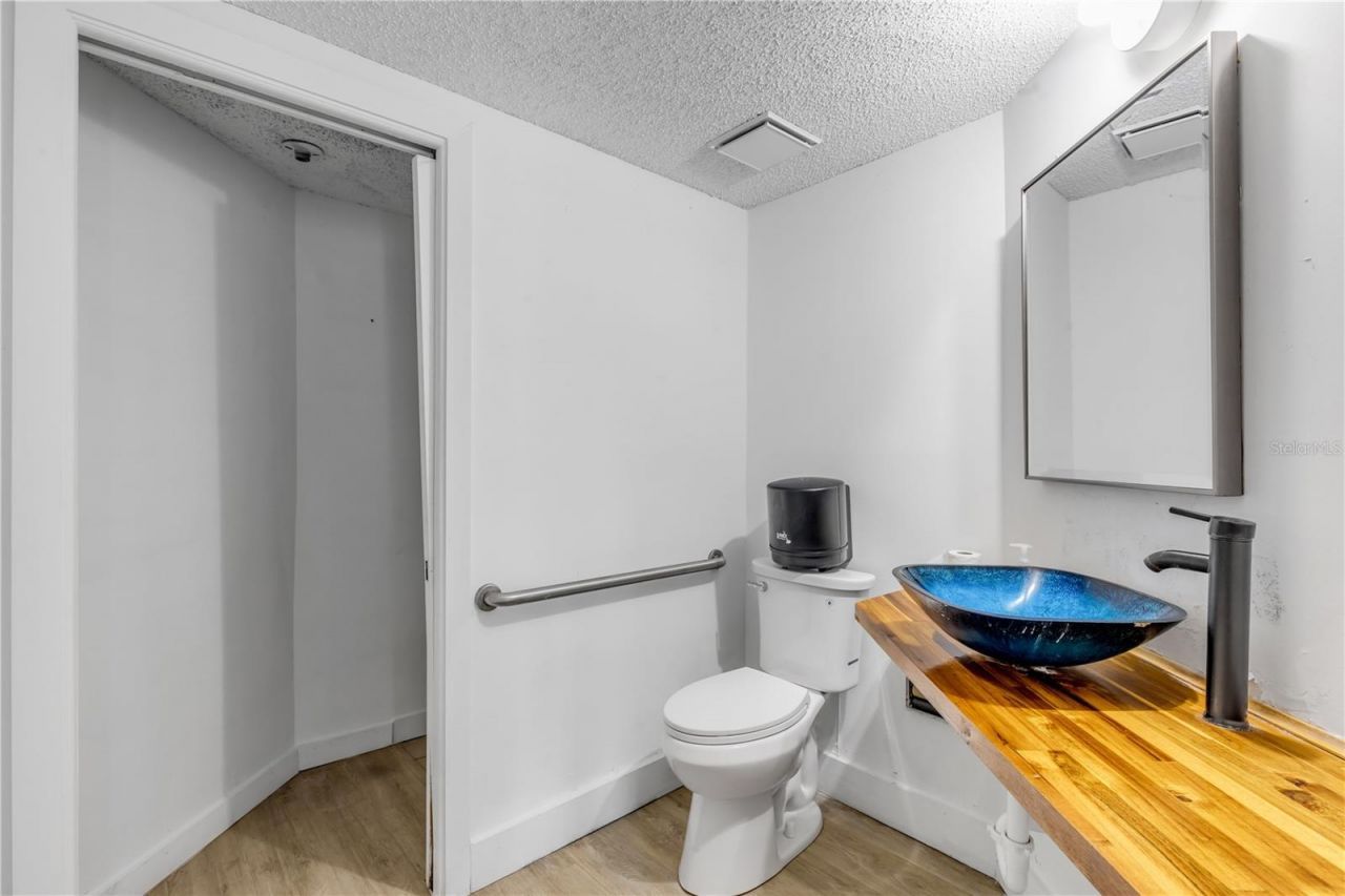 109 N Causeway, New Smyrna Beach, FL 32169 Photo