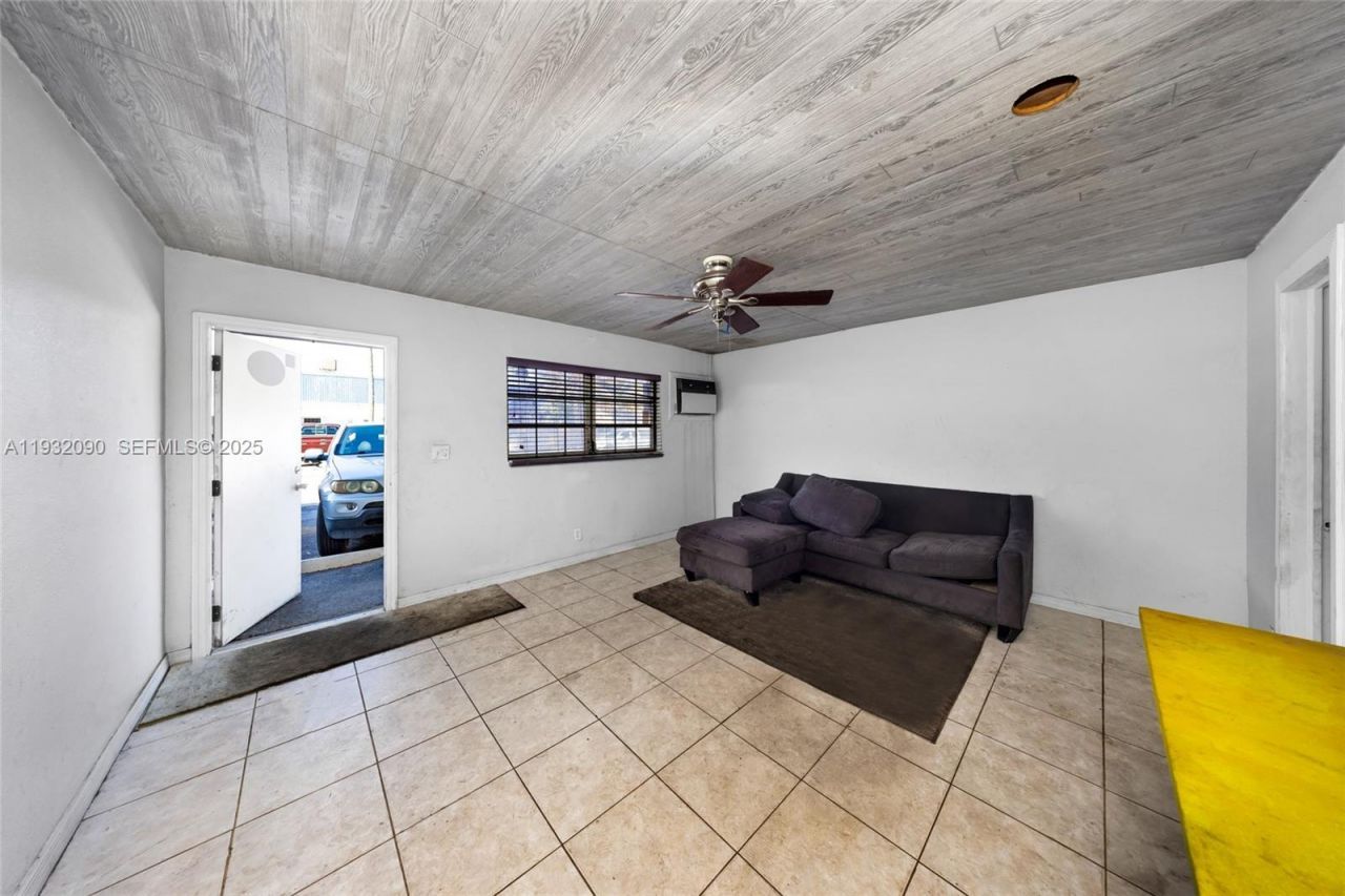 3560 NW 10th Ave , Oakland Park, FL 33309 Photo