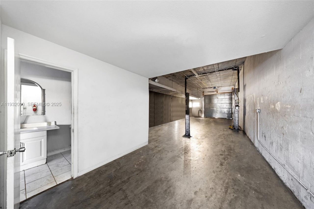 3560 NW 10th Ave , Oakland Park, FL 33309 Photo