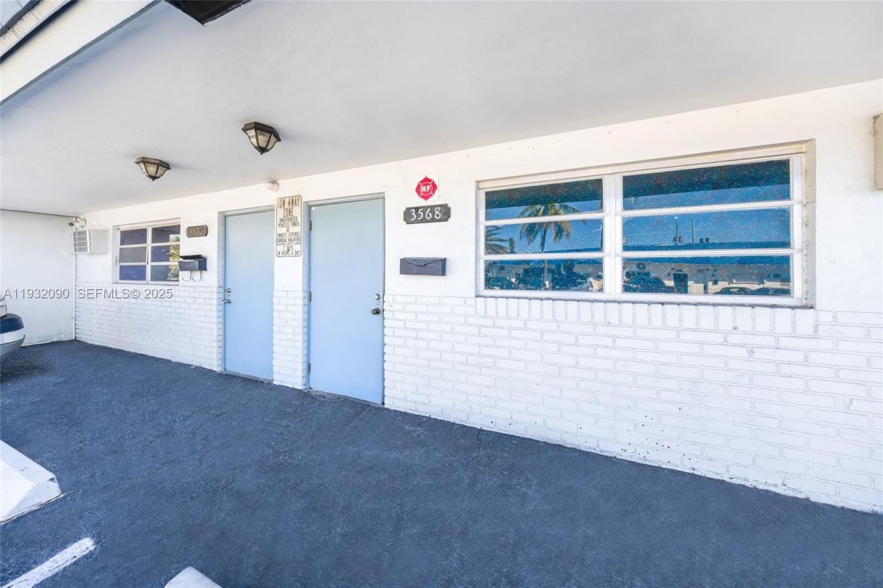 3560 NW 10th Ave , Oakland Park, FL 33309 Photo