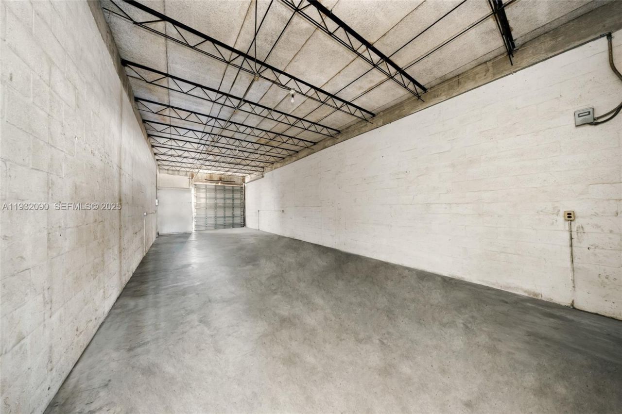 3560 NW 10th Ave , Oakland Park, FL 33309 Photo