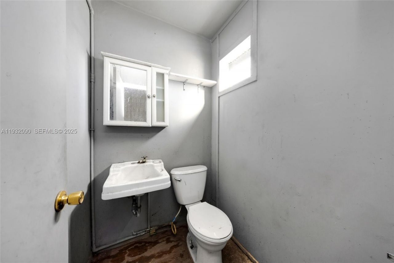 3560 NW 10th Ave , Oakland Park, FL 33309 Photo