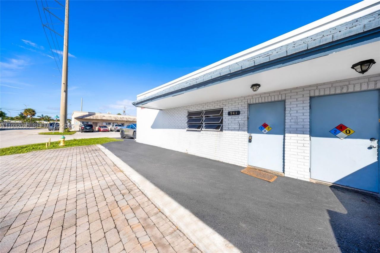 3560 NW 10th Ave , Oakland Park, FL 33309 Photo