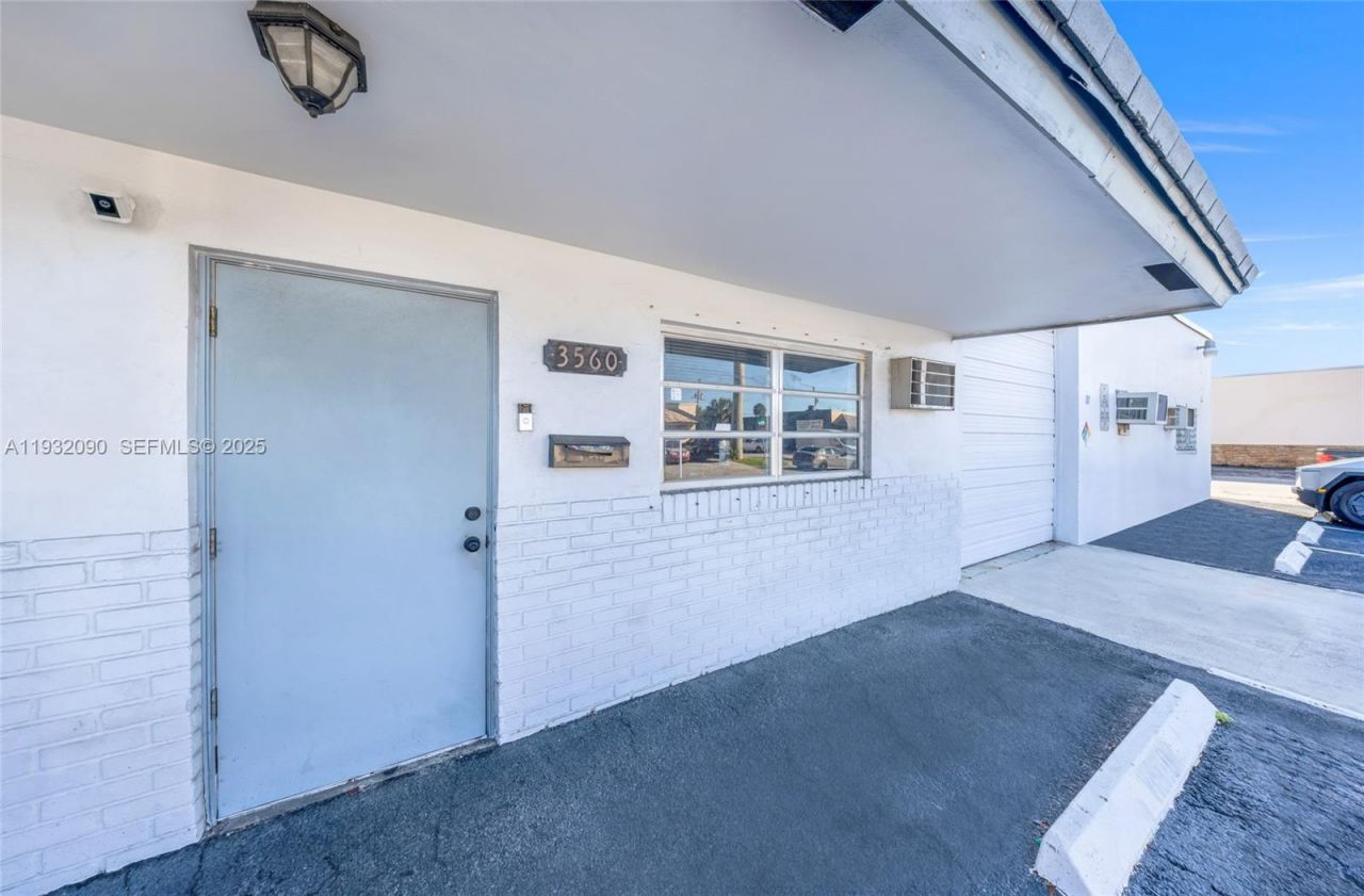 3560 NW 10th Ave , Oakland Park, FL 33309 Photo