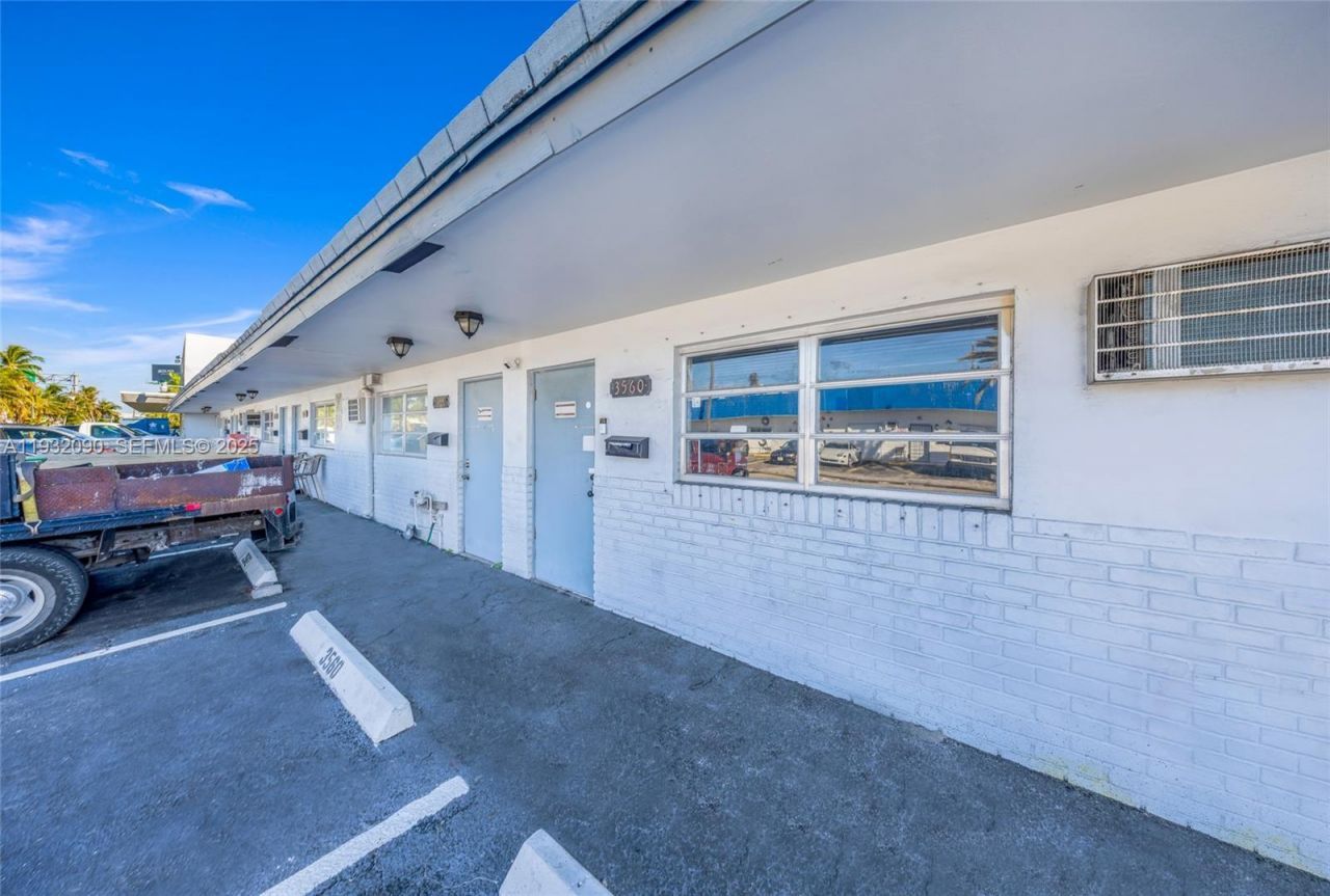 3560 NW 10th Ave , Oakland Park, FL 33309 Photo