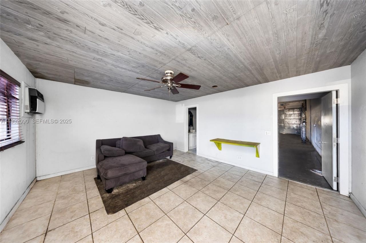 3560 NW 10th Ave , Oakland Park, FL 33309 Photo