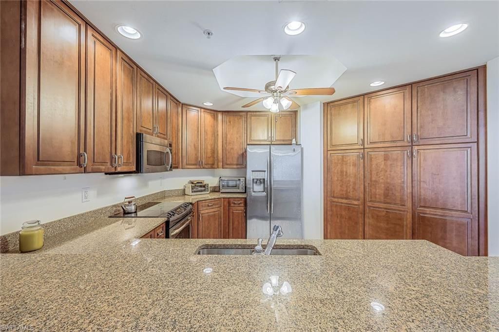 5781 Cape Harbour Dr, Unit 810, Cape Coral, FL 33914 Photo