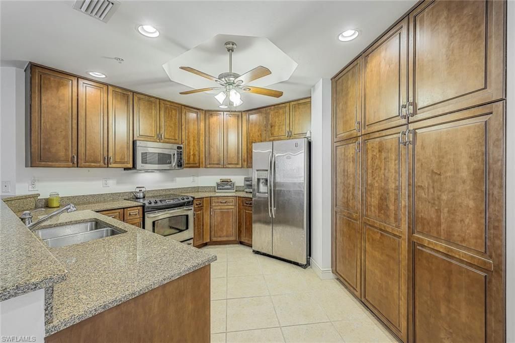 5781 Cape Harbour Dr, Unit 810, Cape Coral, FL 33914 Photo