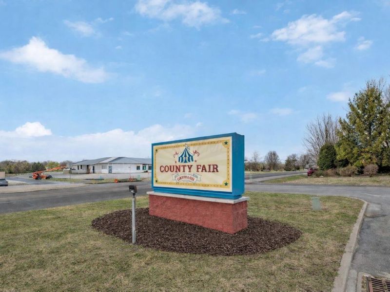 732 Corylus Drive SW, Pataskala, OH 43062 Photo 2