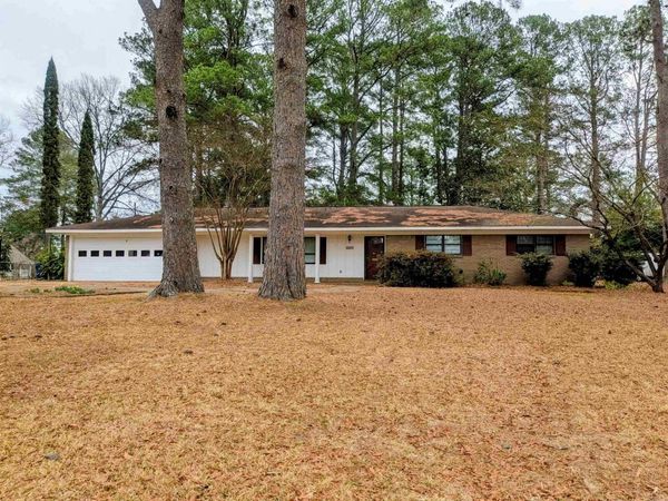 507 Lakeside, Camden, AR 71701