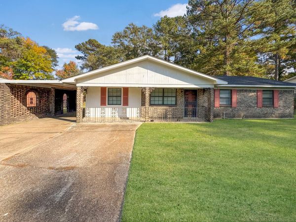 104 Pullen Dr., Aberdeen, MS 39730