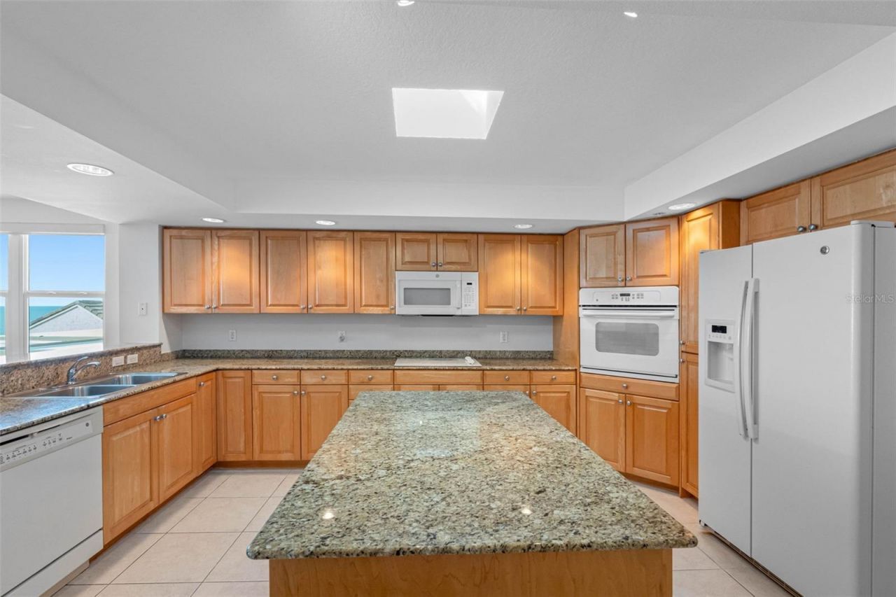 16326 Gulf Boulevard, Unit 510, Redington Beach, FL 33708 Photo