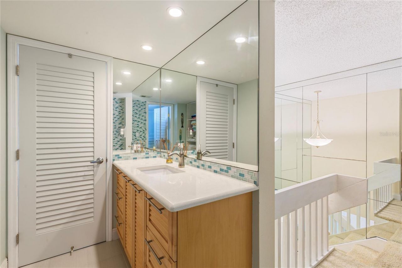 440 S Gulfview Boulevard, Unit 1705, Clearwater Beach, FL 33767 Photo