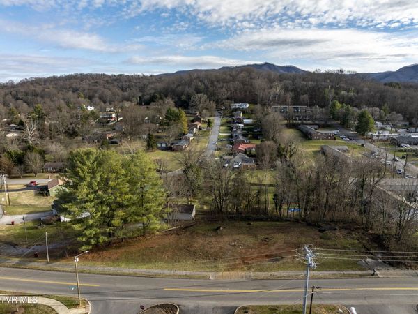 2301 South Greenwood Drive, Johnson City, TN 37604
