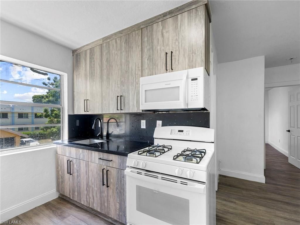 500 SW 8th Ave, Miami, FL 33130 Photo