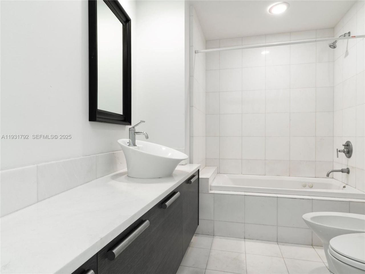 2950 NE 188th St, Unit 225, Aventura, FL 33180 Photo