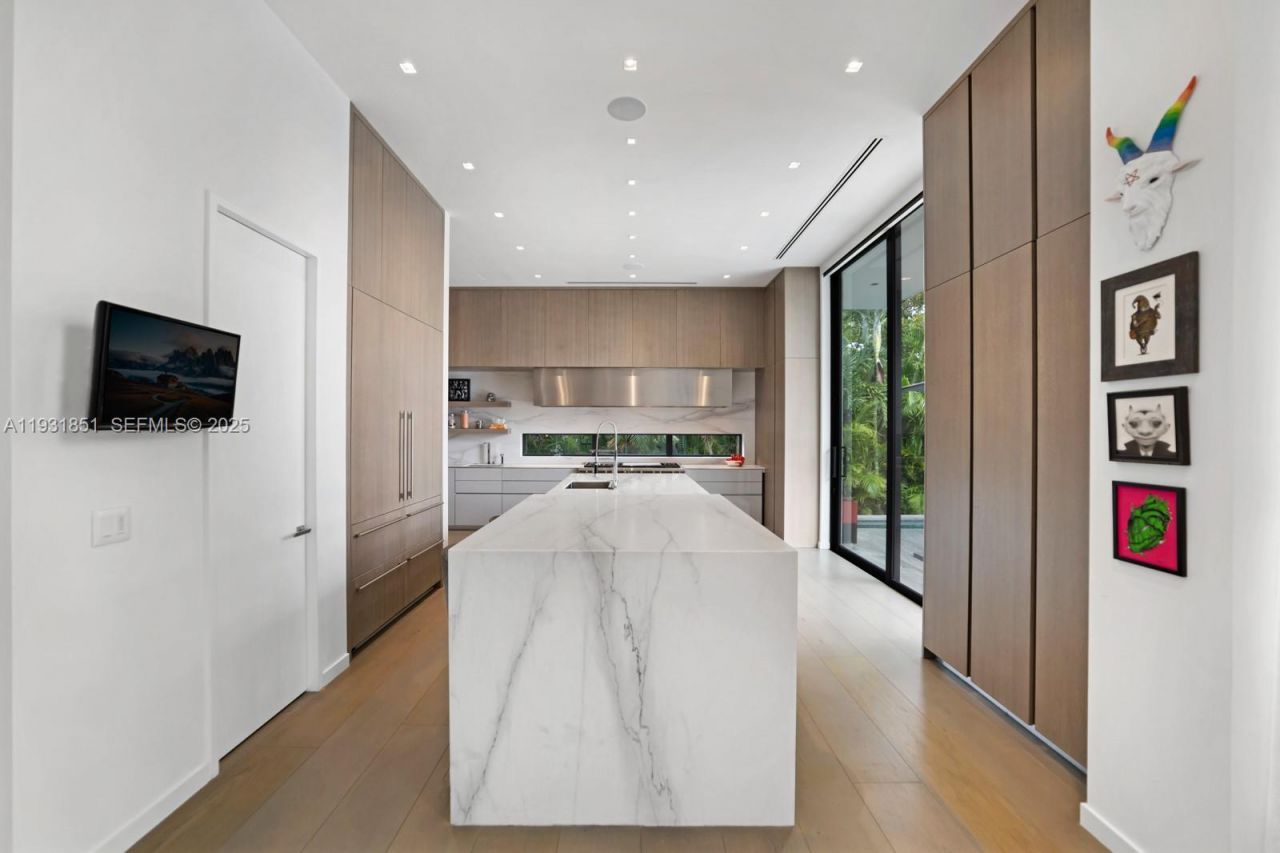 6411 Allison Rd, Miami Beach, FL 33141 Photo