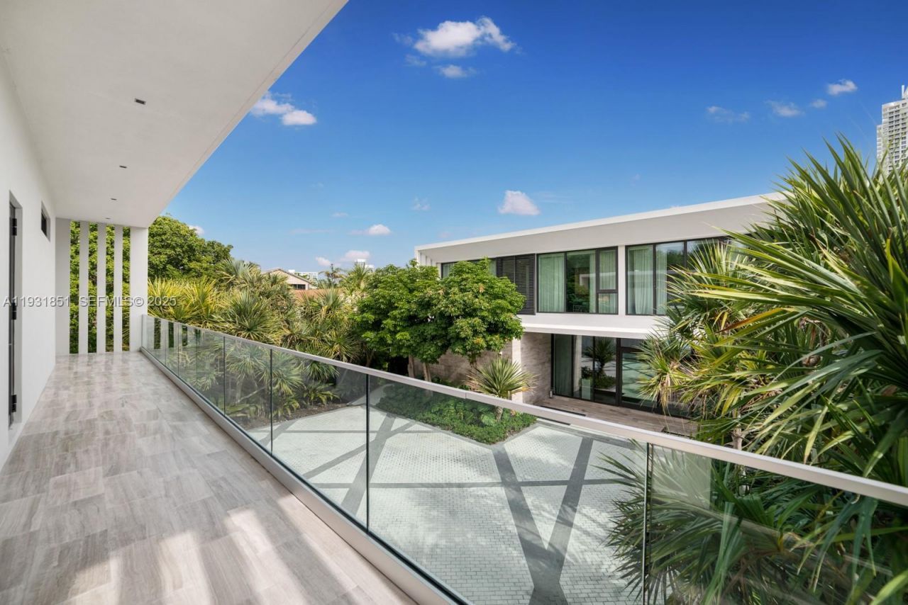 6411 Allison Rd, Miami Beach, FL 33141 Photo