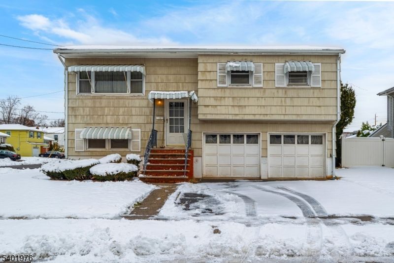 875 Rayhon Ter, Rahway, NJ 07065 Main Photo