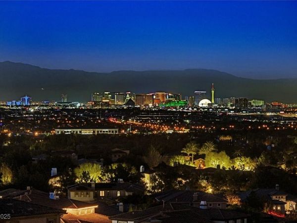2 OLYMPIA OUTLOOK Drive, Las Vegas, NV 89141