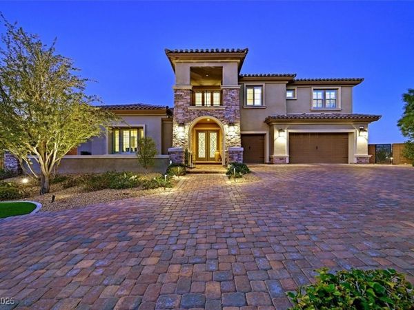 2 OLYMPIA OUTLOOK Drive, Las Vegas, NV 89141