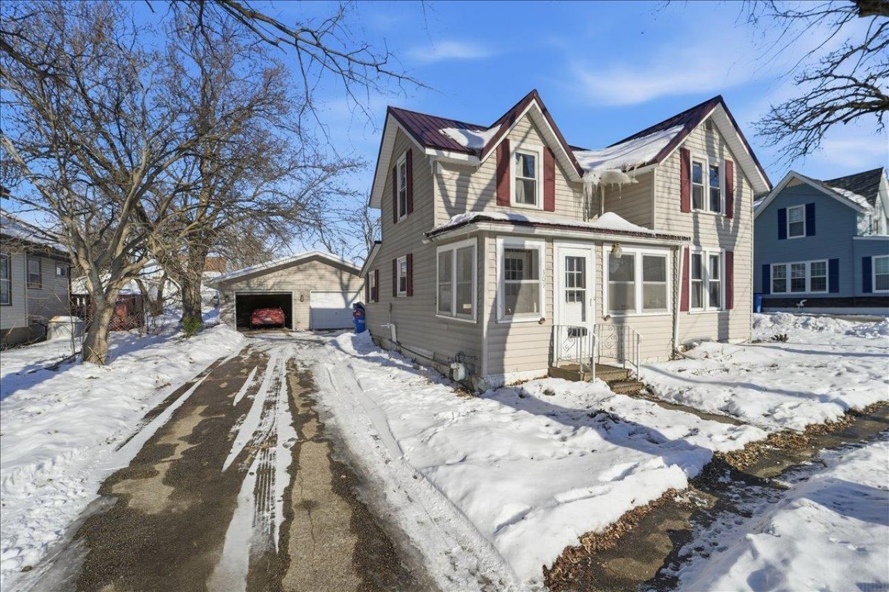 305 I Avenue, Grundy Center, IA 50638 Main Photo