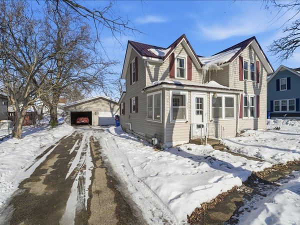 305 I Avenue, Grundy Center, IA 50638