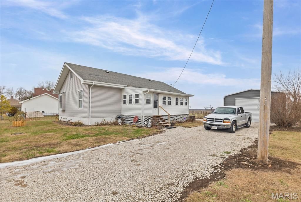 104 Helmuth, Wilsonville, IL 62093 Main Photo