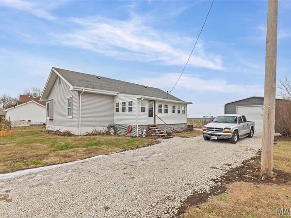 104 Helmuth, Wilsonville, IL 62093